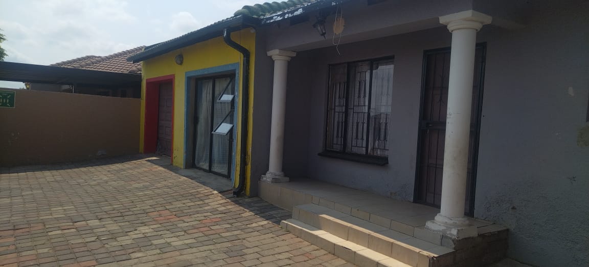 House in Birch Acres